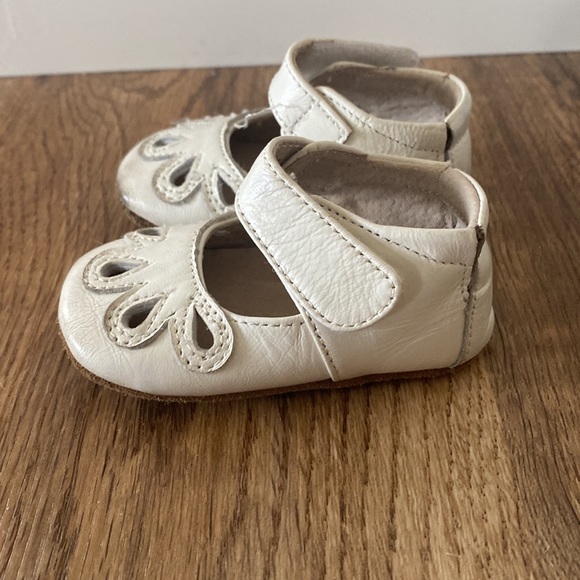 Livie & Luca toddler white soft sole shoes - Picture 5 of 5